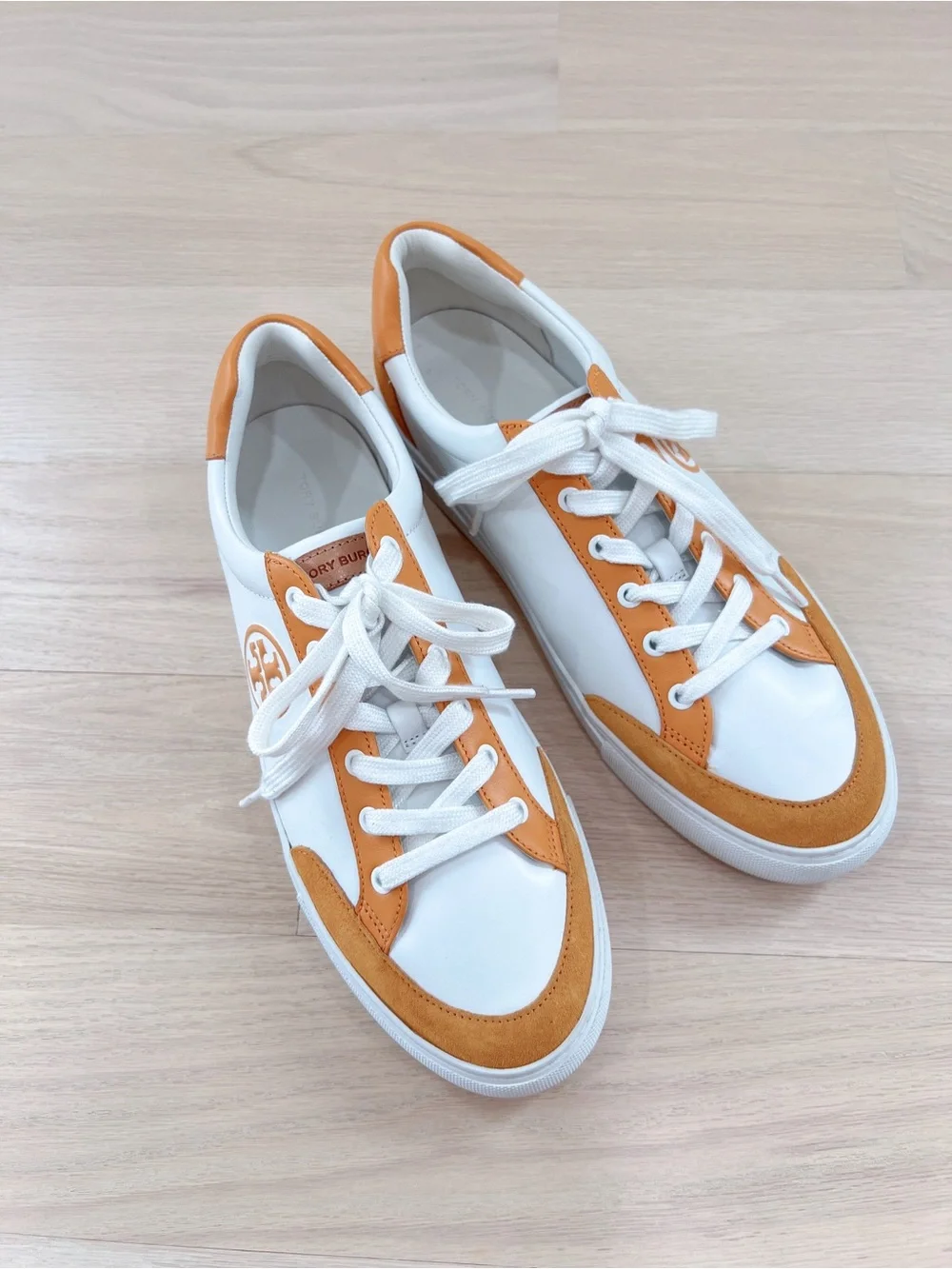 Tory Burch Color Block T Logo Leather Sneakers White Orange Women’s US 10.5 NWT
